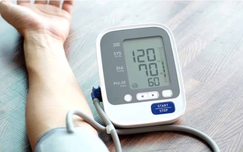 Blood-pressure-monitor-on-patients-arm