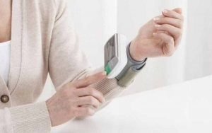 Lady-with-a-wrist-blood-monitor