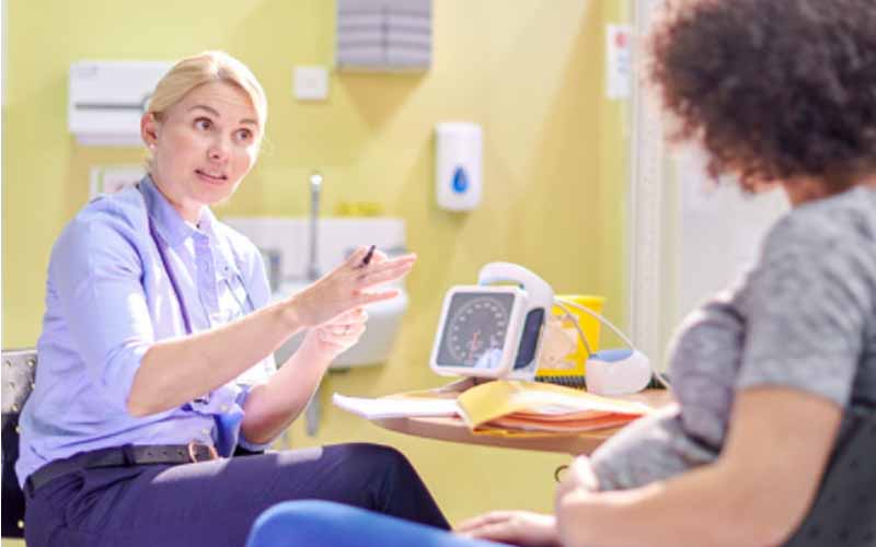 doctor and pregnant woman talking